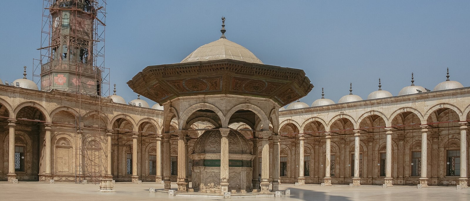 El patio de la mezquita de Muhammad Ali, en la Ciudadela del Cairo