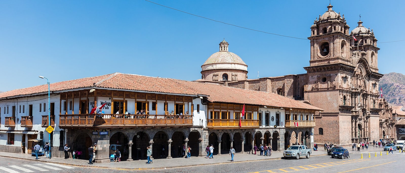 The Compañía church on the Plaza de Armas, arcades in front