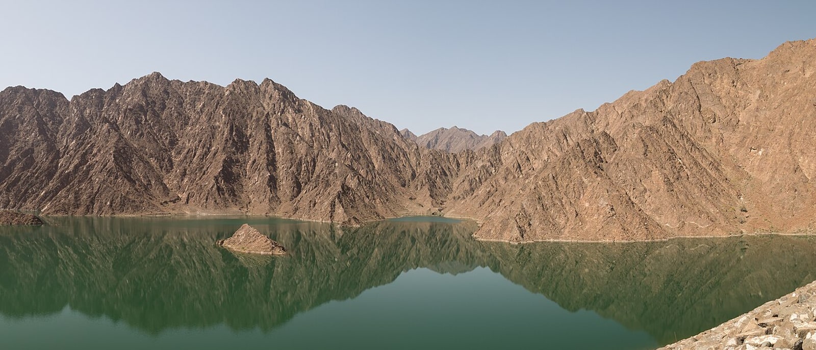 The Hatta reservoir among bare rock mountains