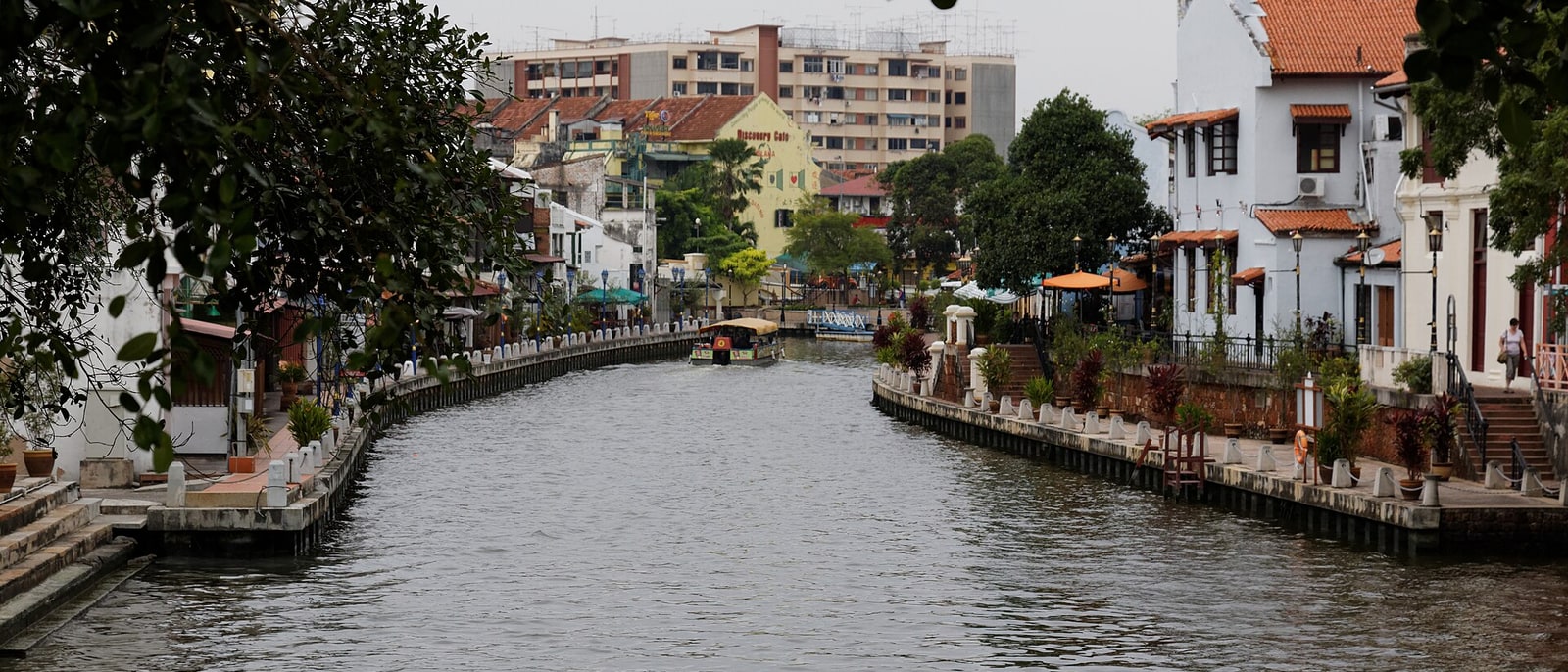 The Malacca river between low houses and terraces
