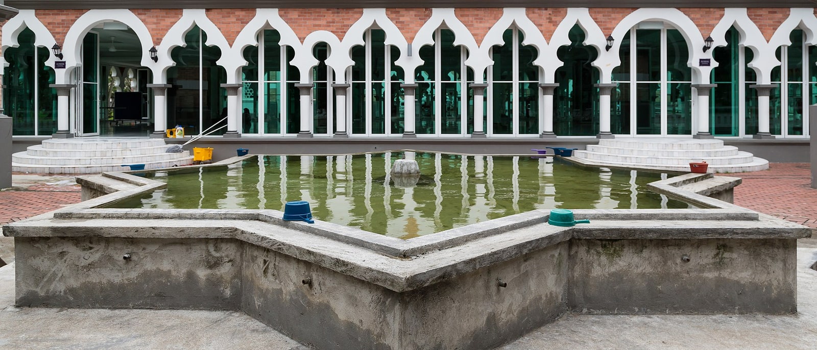 The courtyard of the Masjid Jamek, with its star-shaped pool
