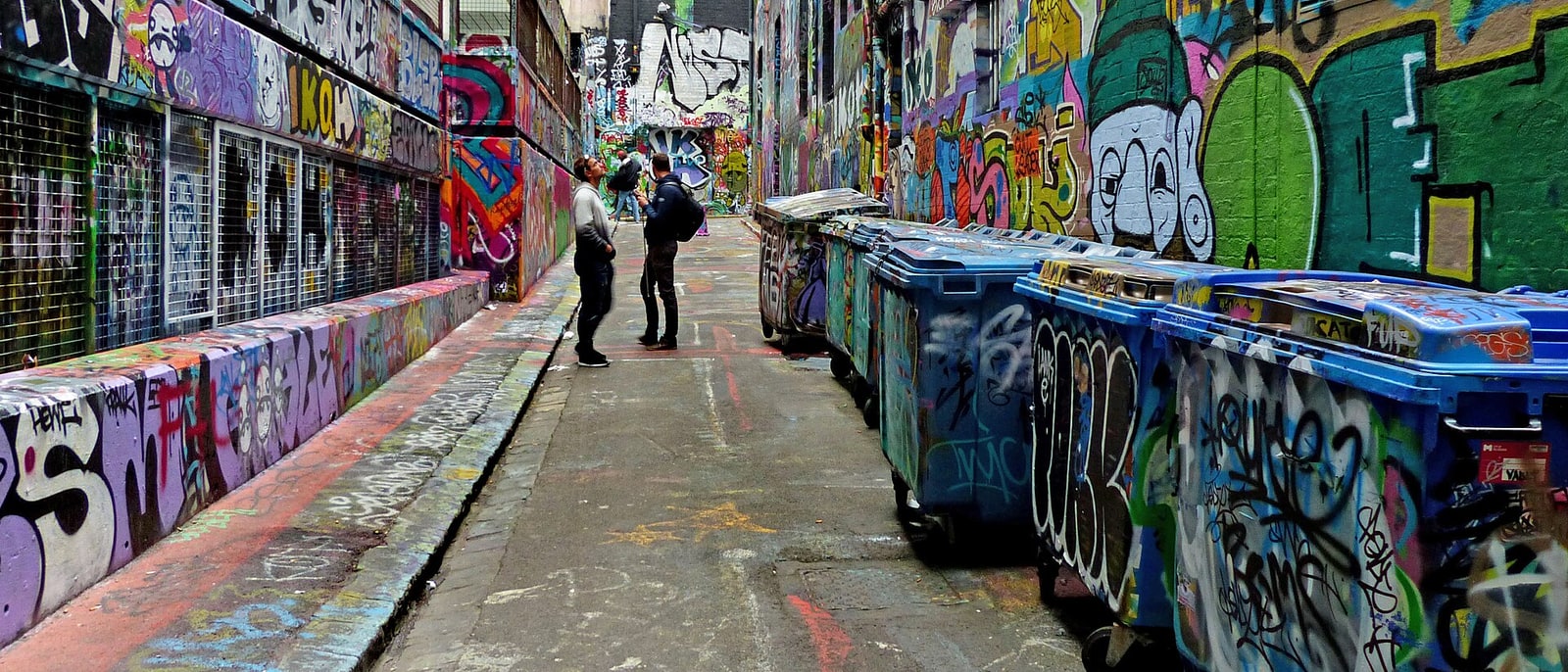 Hosier Lane, con los grafitis hasta los contenedores