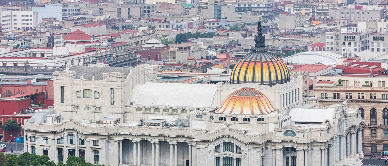 The golden dome of the Palacio de Bellas Artes above the rooftops of the centre