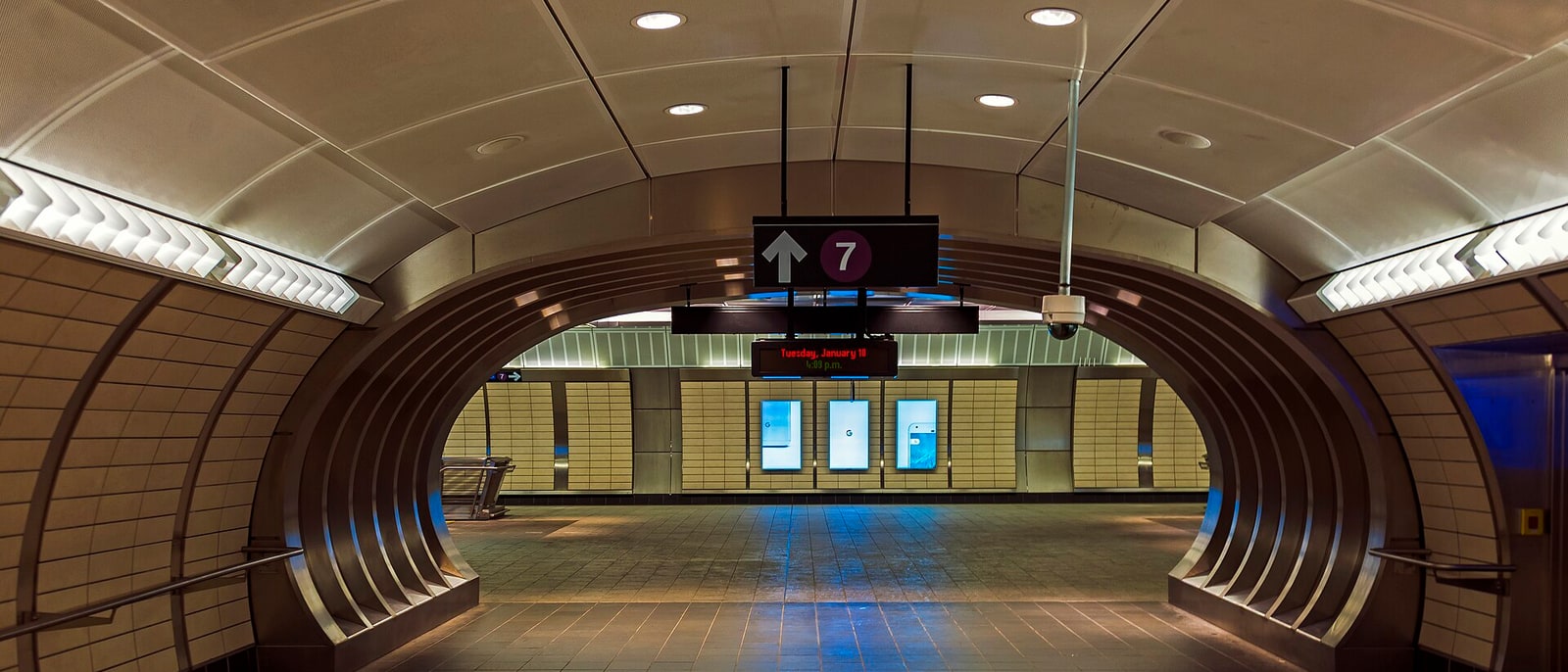 The vaulted mezzanine of the 34th Street-Hudson Yards subway station