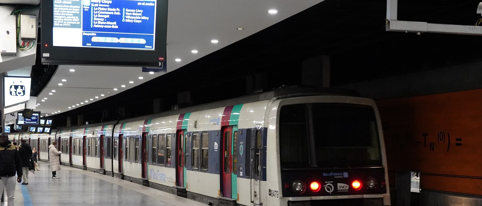 Un tren del RER B, la línea que une el aeropuerto de Charles de Gaulle con el centro