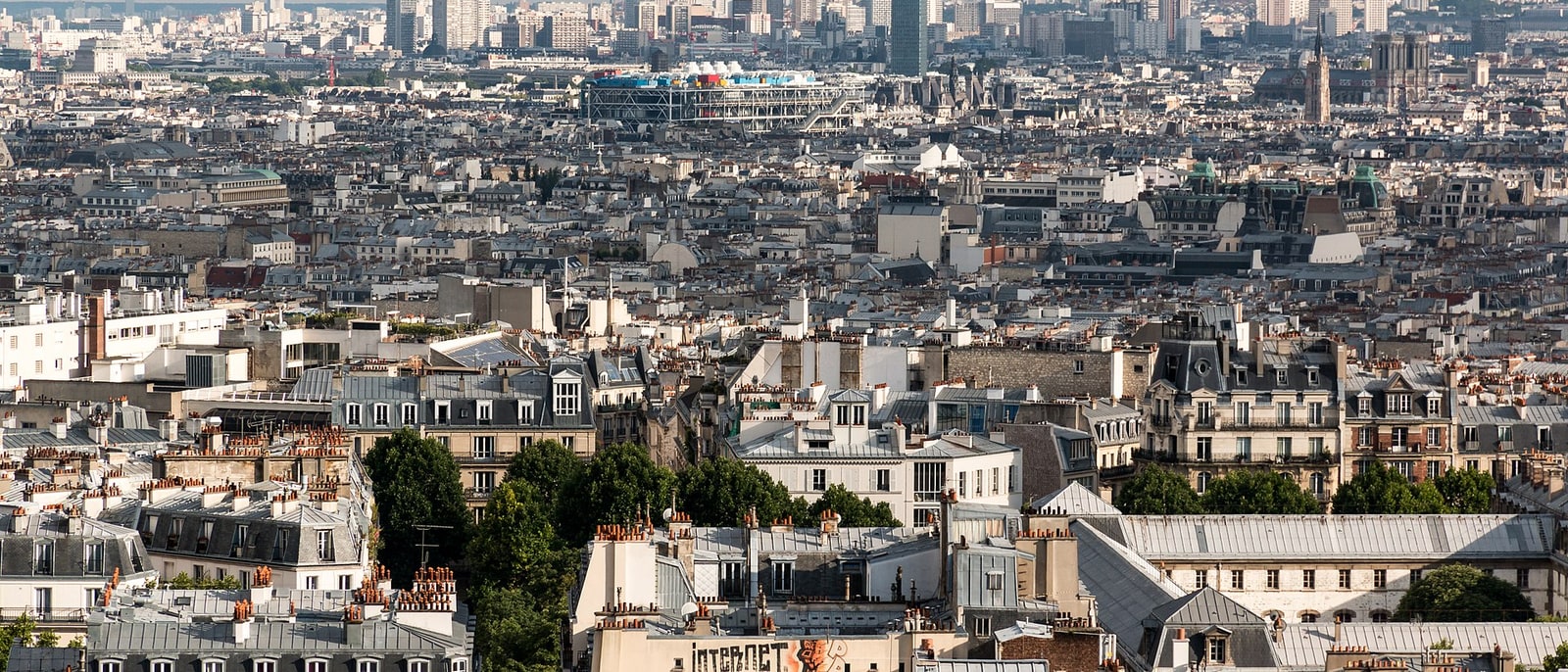 Los tejados de París vistos desde lo alto de la colina de Montmartre