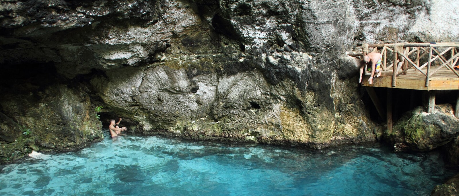 Hoyo Azul, the turquoise sinkhole at the foot of the Scape Park cliff