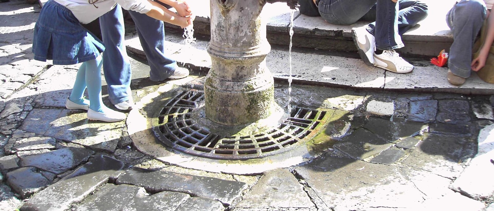 A nasone on Piazza della Rotonda: free drinking water, like at 2,500 other fountains