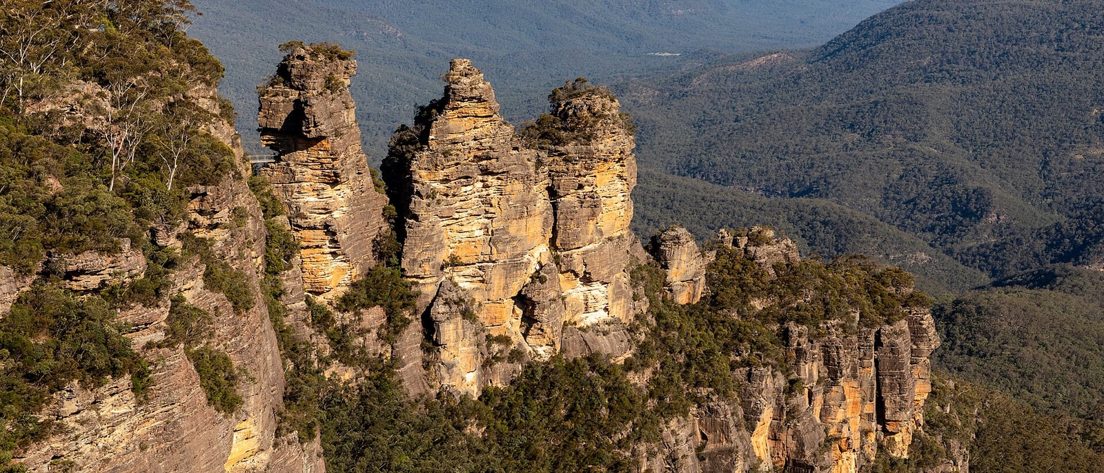 The Three Sisters, the three rock pinnacles of the Blue Mountains