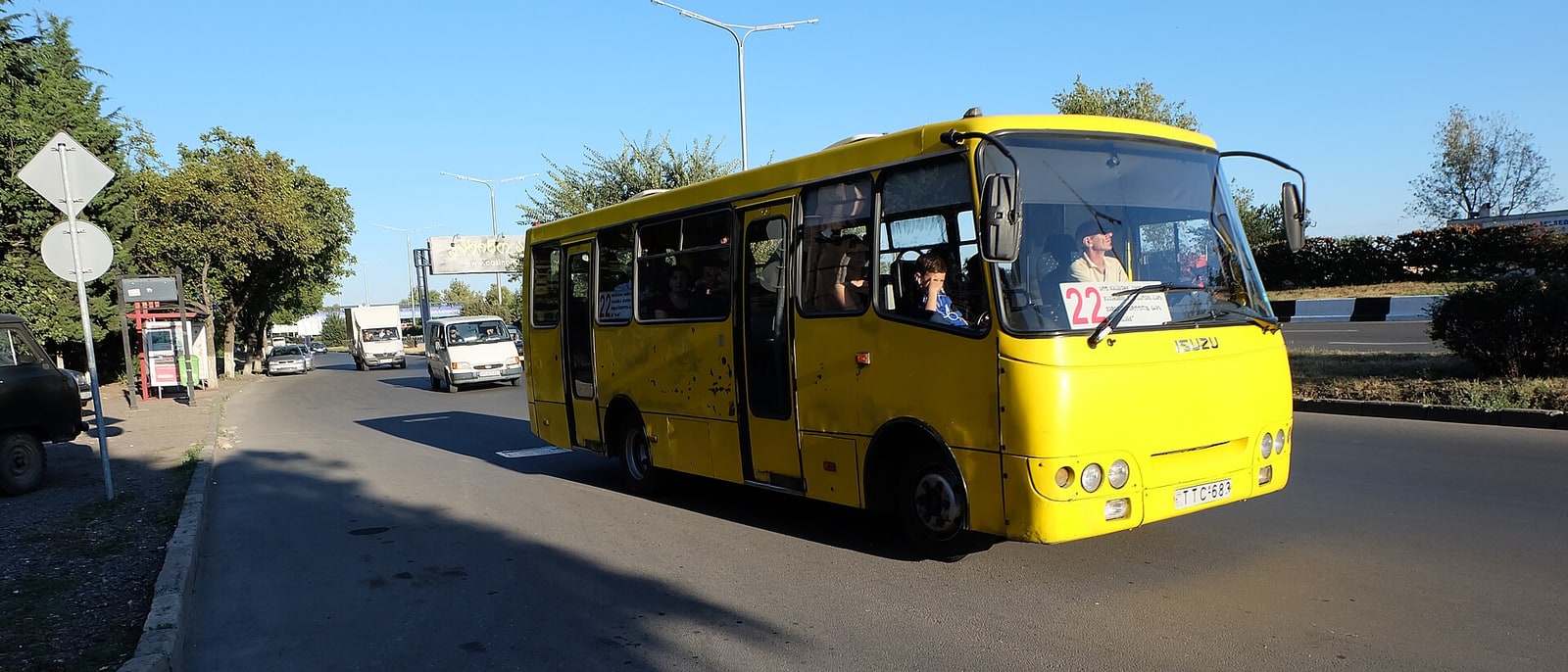 Uno de los autobuses amarillos de Tbilisi