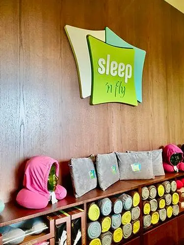 sleep’n fly Cabin & Showers (Single Peak 22:00-07:59) 3-6hr stay
