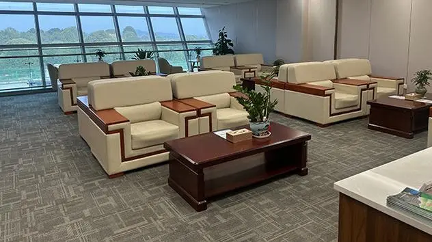 First Class Lounge 02